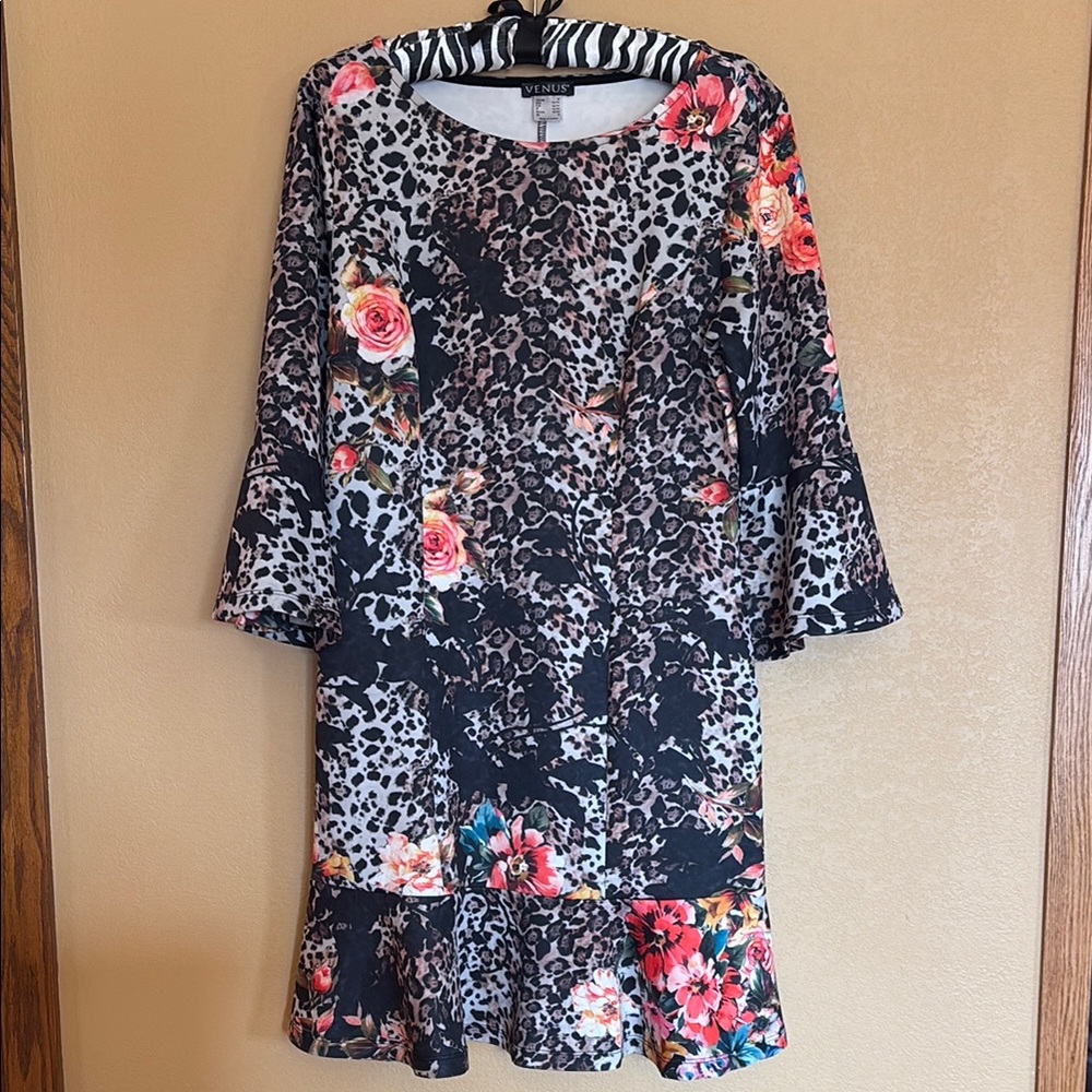 🩷VENUS Floral and Leopard Print Dress Size M EUC
